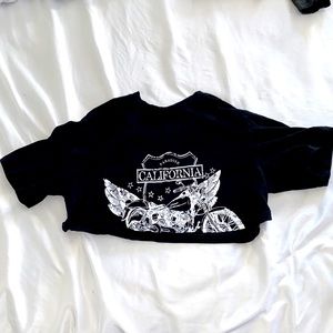 Cropped graffic shirt